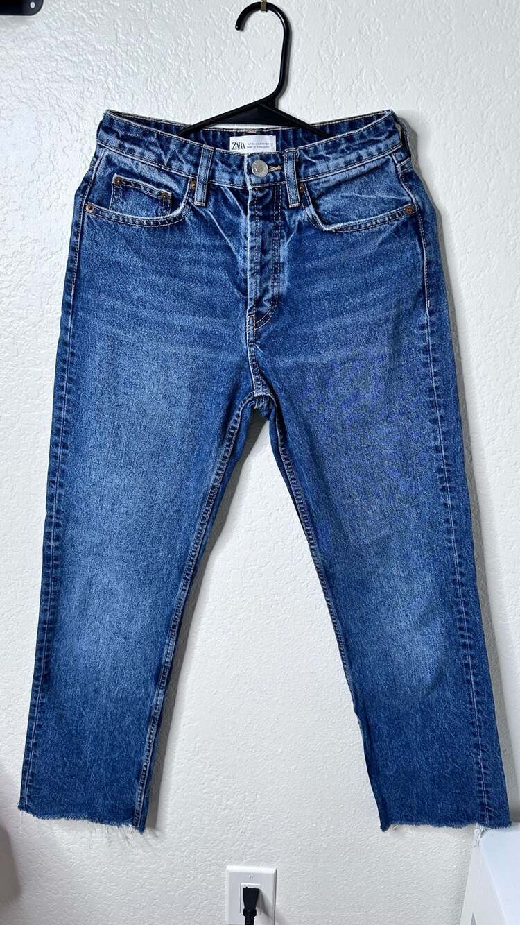 Zara 90s High Rise Straight Leg Raw Hem Jeans Women's Size 2